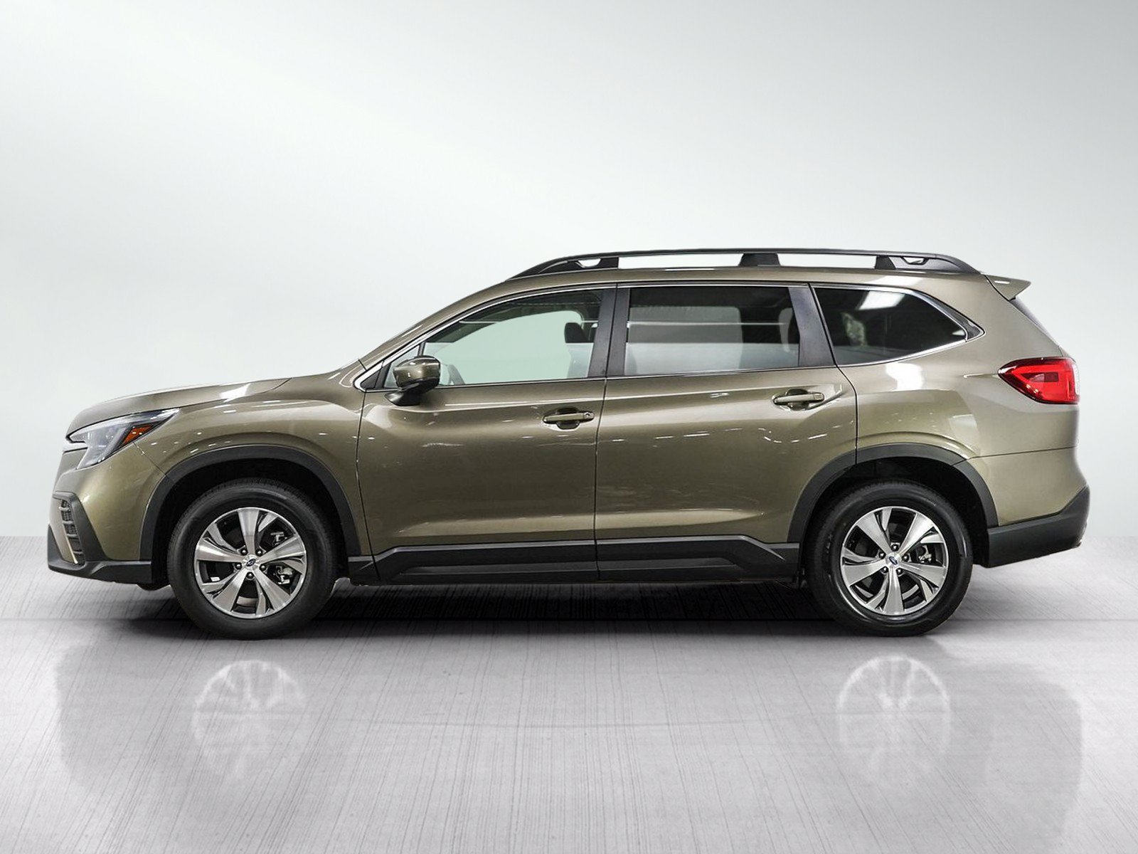 Used 2024 Subaru Ascent Premium w/ Convenience Package AWD/4WD image 2