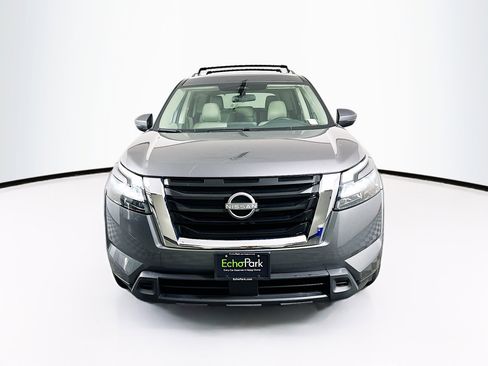 Used 2023 Nissan Pathfinder SV AWD/4WD image 2