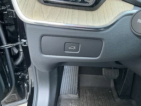 New 2026 Volvo XC60 B5 Plus w/ Climate Package image 17