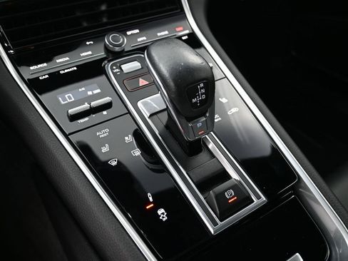 Certified 2023 Porsche Panamera Platinum Edition image 23