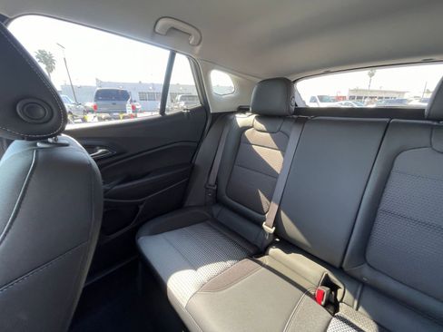 Used 2025 Chevrolet Trax LT w/ LT Convenience Package image 40