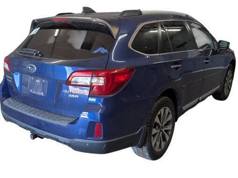 Used 2017 Subaru Outback 3.6R Touring AWD/4WD image 5