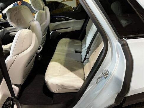 Used 2024 Cadillac Lyriq Luxury AWD/4WD image 19