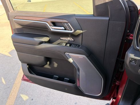 Used 2023 Chevrolet Silverado 1500 High Country w/ Technology Package AWD/4WD image 26