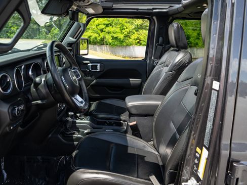 Used 2022 Jeep Wrangler Unlimited Sahara w/ Cold Weather Group AWD/4WD image 14