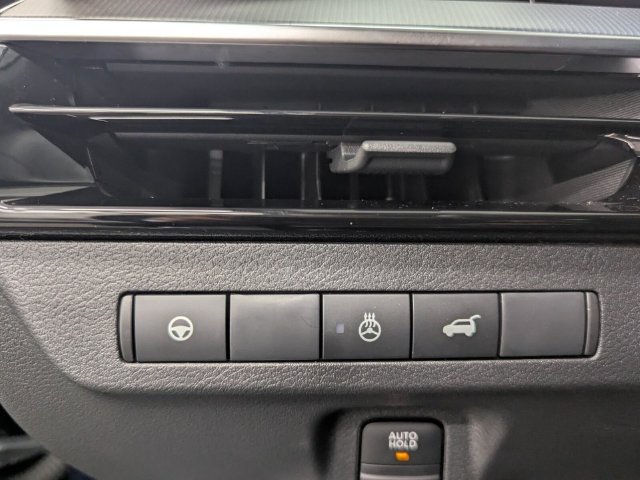 Used 2025 Nissan Murano SL AWD/4WD image 13