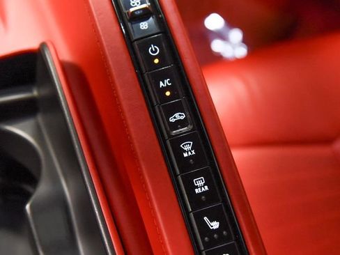 Used 2024 Chevrolet Corvette Stingray Premium Conv w/ Z51 Performance Package image 32