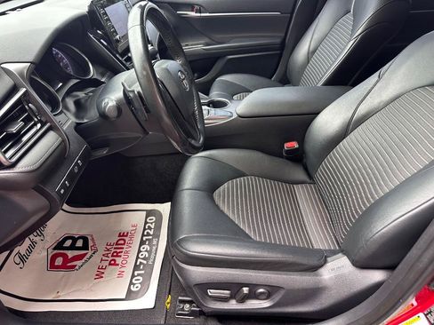 Used 2023 Toyota Camry SE FWD image 14