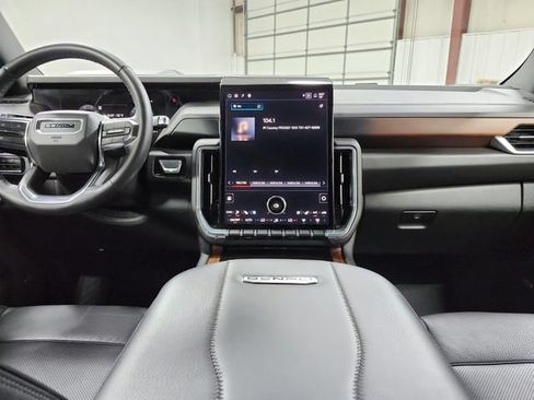Used 2025 GMC Yukon Denali RWD image 25