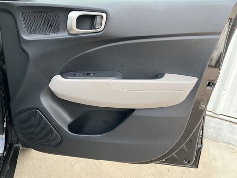 Used 2025 Hyundai Venue SEL FWD image 15