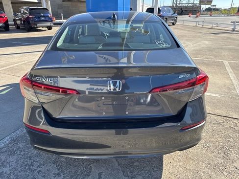 Used 2023 Honda Civic EX image 3