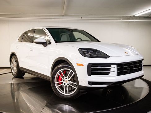 Used 2024 Porsche Cayenne S AWD/4WD image 9