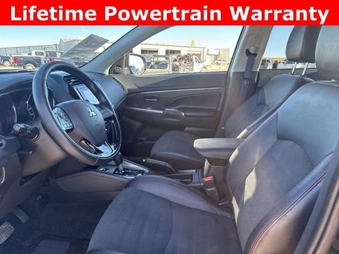 Used 2025 Mitsubishi Outlander Sport SE image 2