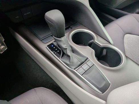 Used 2022 Toyota Camry LE image 28