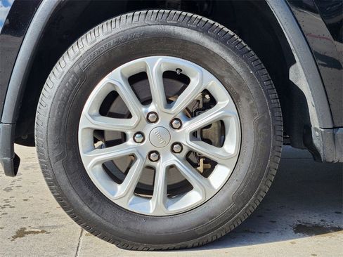 Used 2021 Jeep Grand Cherokee Laredo w/ Security & Convenience Group image 11