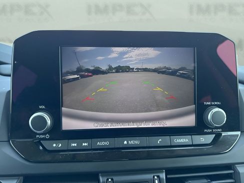 Used 2024 Nissan Pathfinder S image 18