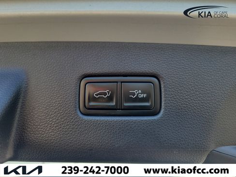 Certified 2025 Kia Carnival SX Prestige FWD image 12