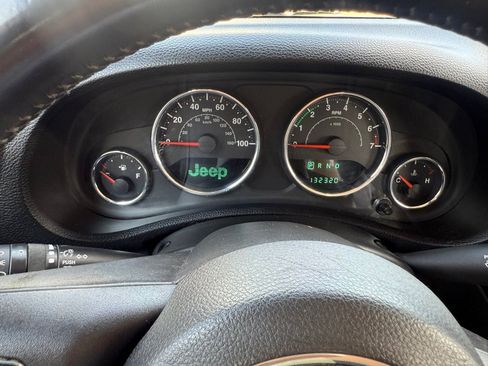 Used 2012 Jeep Wrangler Sport w/ Connectivity Group AWD/4WD image 7