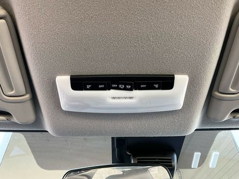 Used 2025 Nissan Versa SV image 16