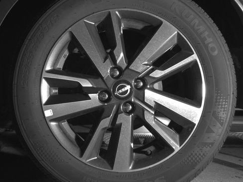 Used 2025 Nissan Versa SV FWD image 14