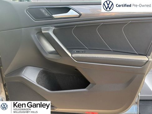Used 2023 Volkswagen Tiguan SE w/ Panoramic Sunroof Package image 27