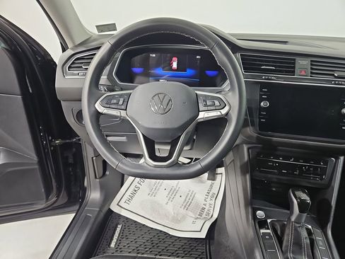 Certified 2024 Volkswagen Tiguan SE w/ Panoramic Sunroof Package image 16