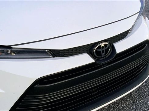 Used 2024 Toyota Corolla LE image 28