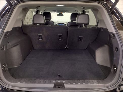 Used 2022 GMC Terrain SLT w/ Infotainment Package II AWD/4WD image 18