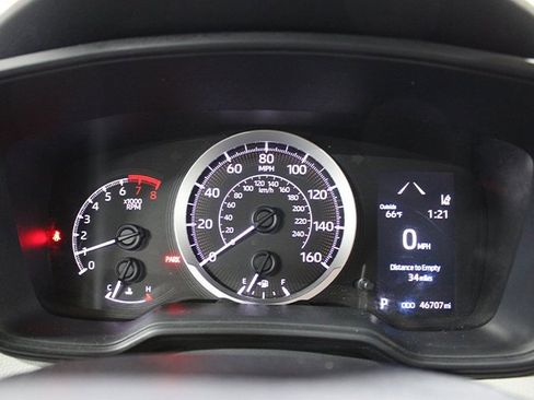 Used 2020 Toyota Corolla LE image 11