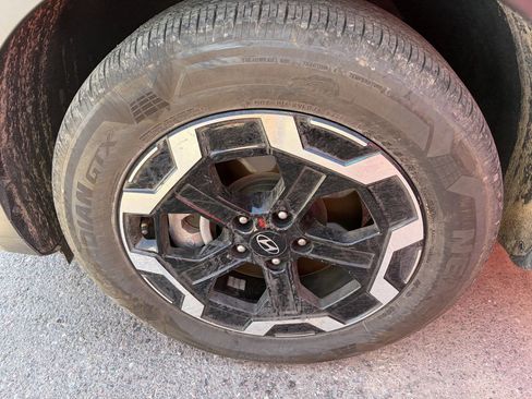 Used 2025 Hyundai Santa Fe SEL FWD image 5