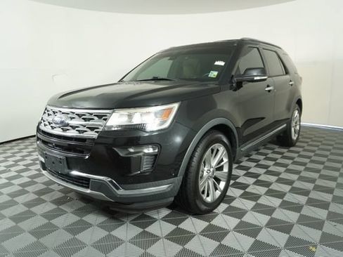 Used 2019 Ford Explorer Limited w/ Ford Safe & Smart Package FWD image 3