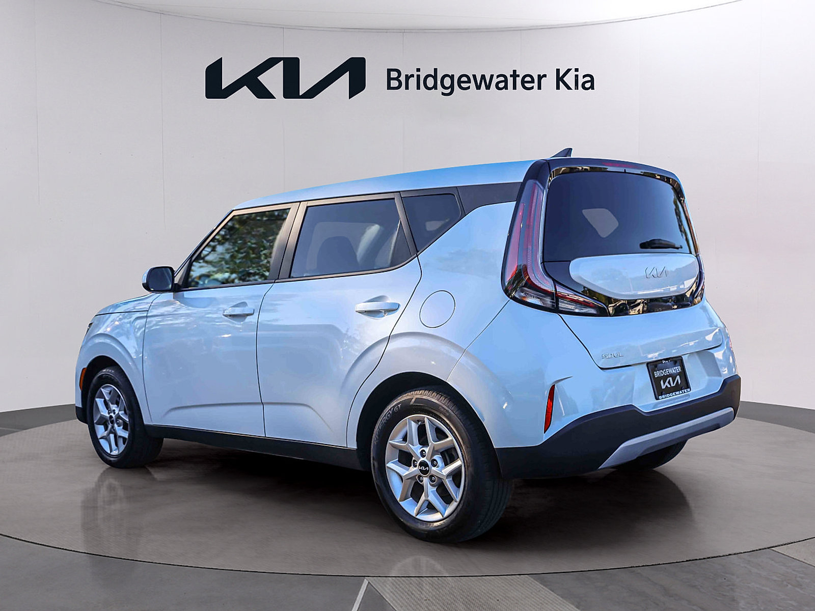 Certified 2025 Kia Soul LX w/ LX Technology Package FWD image 4