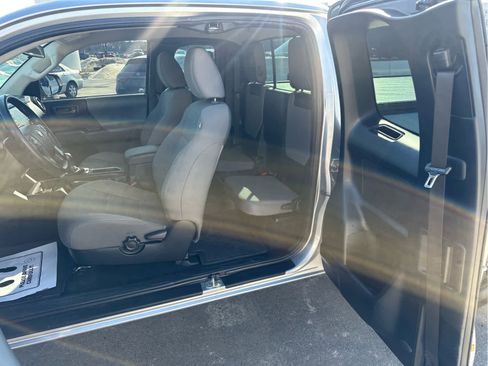 Used 2022 Toyota Tacoma SR image 36