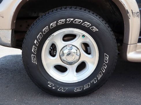 Used 2000 Ford Explorer Eddie Bauer image 41