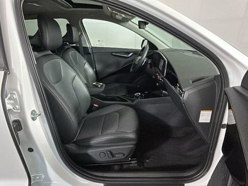 Used 2024 Kia Niro Wave w/ Wave Preserve Package FWD image 30