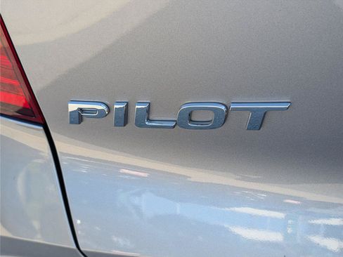 Used 2018 Honda Pilot Elite image 9
