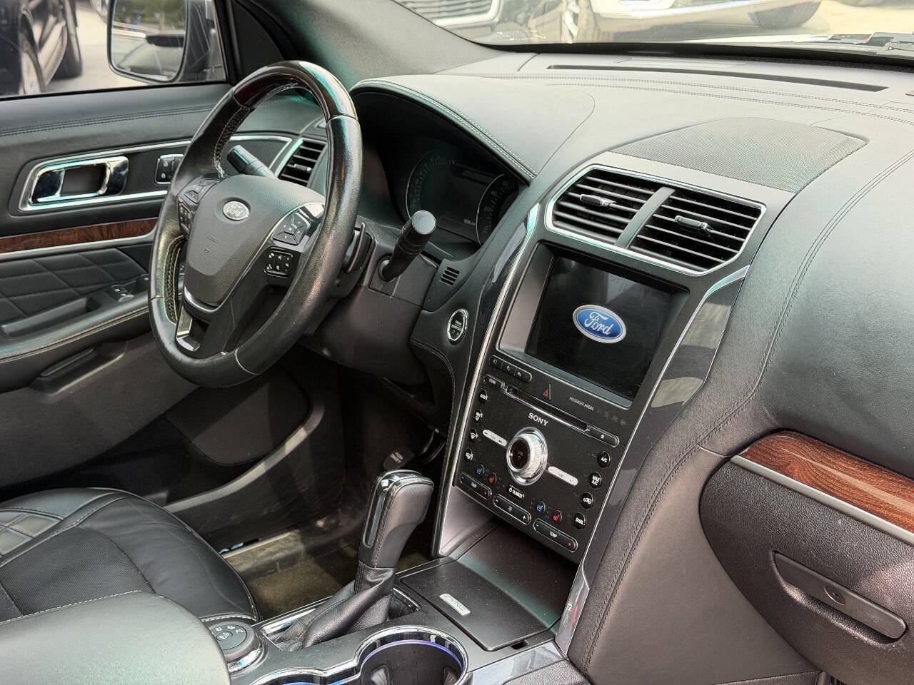 Used 2017 Ford Explorer Platinum AWD/4WD image 11