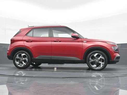 Used 2023 Hyundai Venue Limited image 22