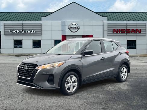 Used 2025 Nissan Kicks Play S image 3