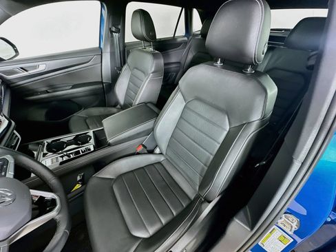 Certified 2024 Volkswagen Atlas Cross Sport SEL R-Line AWD/4WD image 33