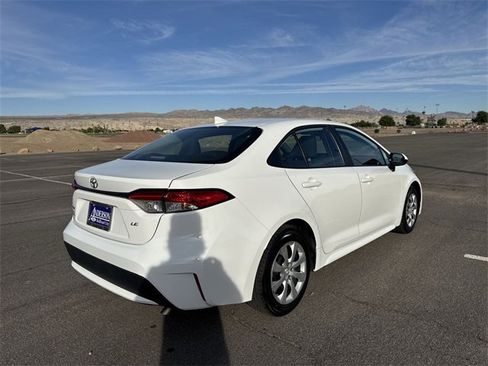 Used 2022 Toyota Corolla LE image 5