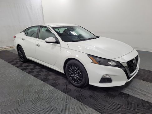 Used 2022 Nissan Altima 2.5 S FWD image 11