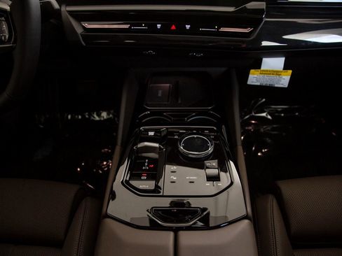 Certified 2025 BMW 530i xDrive 530i xDrive w/ Premium Package image 13