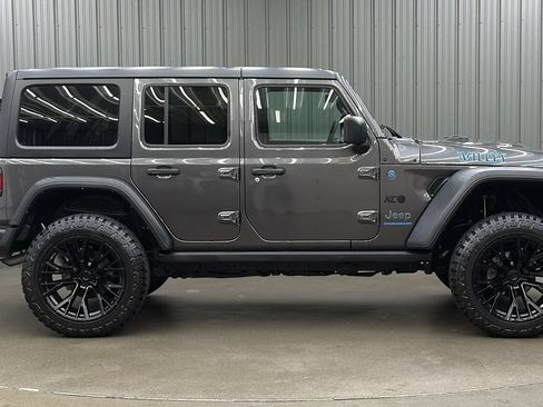 Used 2024 Jeep Wrangler Unlimited AWD/4WD image 6