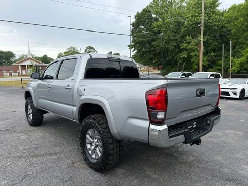 Used 2019 Toyota Tacoma SR5 RWD image 8