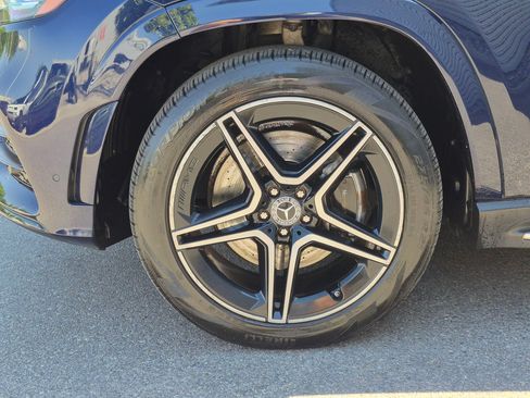 Certified 2022 Mercedes-Benz GLS 450 4MATIC image 11