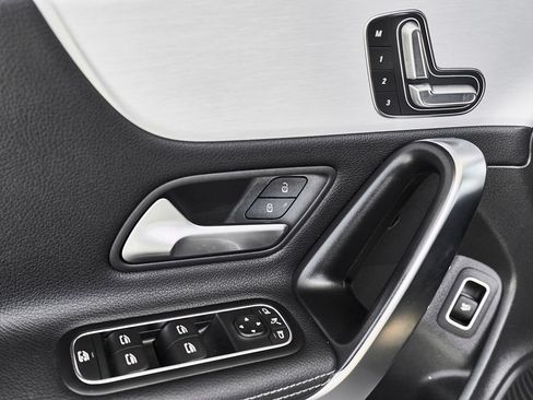 Used 2025 Mercedes-Benz CLA 250 4MATIC image 19
