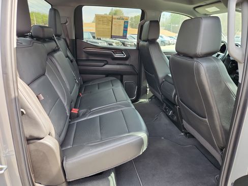 Used 2025 GMC Sierra 1500 SLT image 38