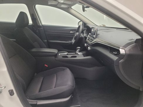 Used 2025 Nissan Altima 2.5 SV FWD image 21