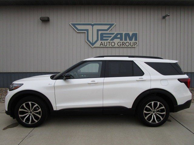 Used 2025 Ford Explorer ST-Line AWD/4WD image 4